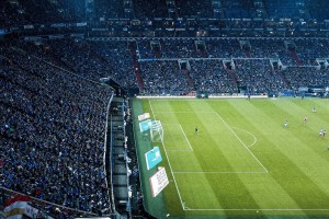 足球运动在高校课外活动中受欢迎程度提升，高校开展足球运动的意义